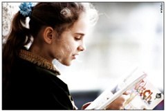 O - 16 - Bambina che legge